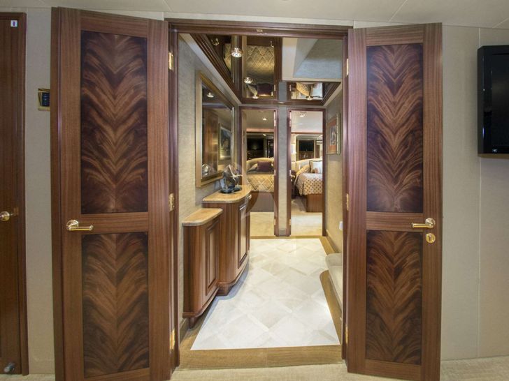 Foyer to Staterooms Foyer to Staterooms