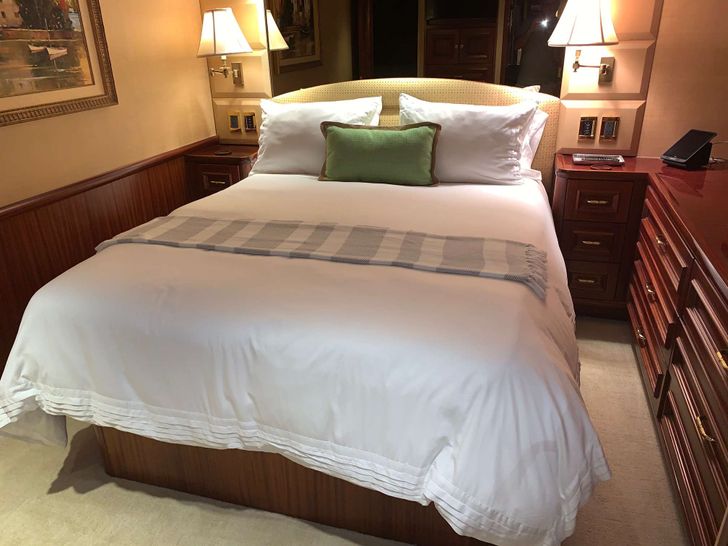 Lower Queen Stateroom