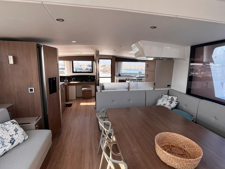 AGATIRNO Bali 4.8 - saloon AGATIRNO Bali 4.8 - saloon