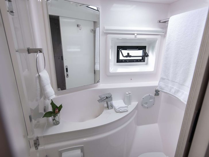 VICARIOUS - Bathroom VICARIOUS - Bathroom