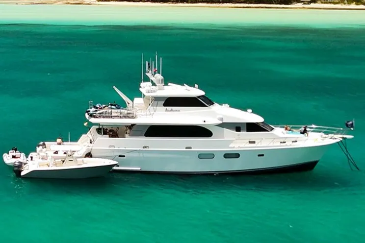 Charter Yacht ANDIAMO - Symbol 92 - 3 Cabins - Nassau - Exumas - Bahamas