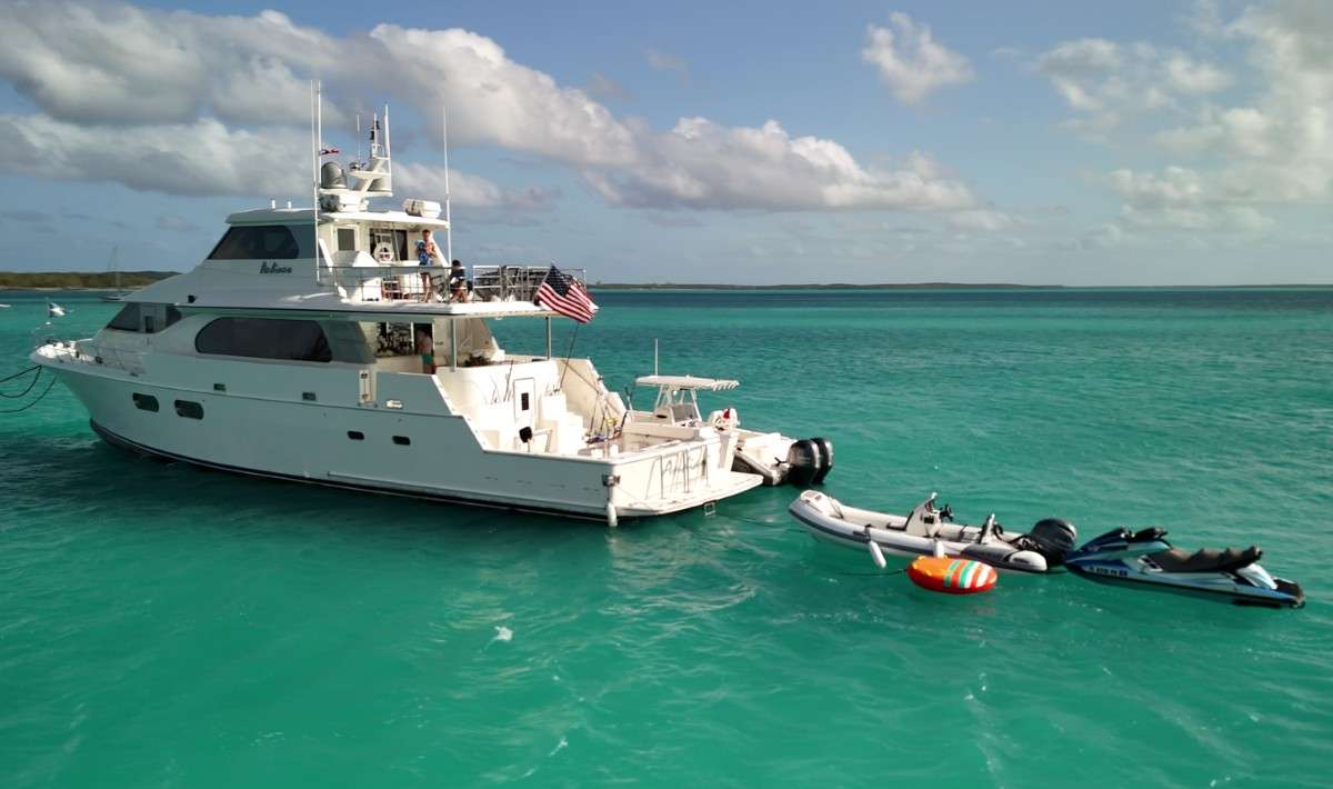 ANDIAMO Symbol 92 - anchored with the water toys