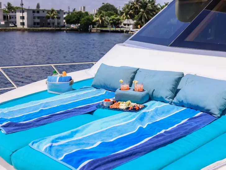 ANDIAMO Symbol 92 - foredeck sunbathing area ANDIAMO Symbol 92 - foredeck sunbathing area