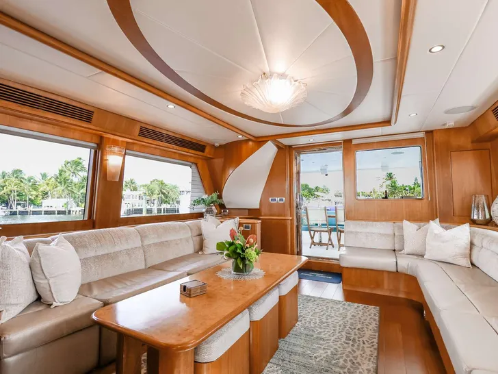 ANDIAMO Symbol 92 - main saloon lounge ANDIAMO Symbol 92 - main saloon lounge