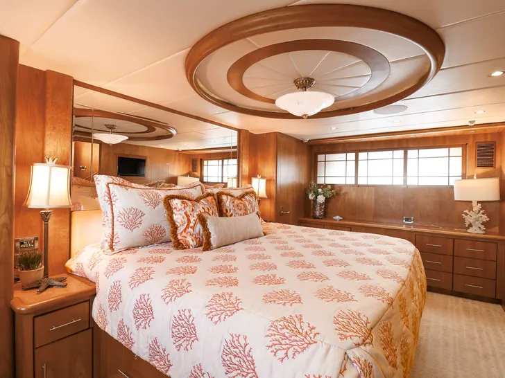 ANDIAMO Symbol 92 - master cabin ANDIAMO Symbol 92 - master cabin