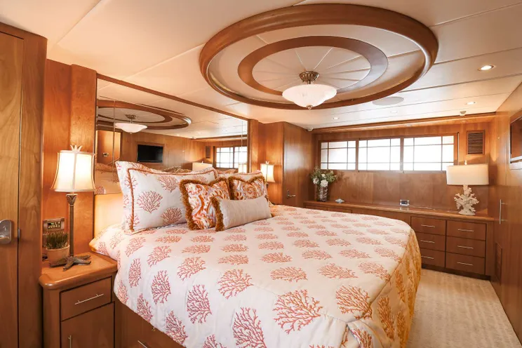 Charter Yacht ANDIAMO - Symbol 92 - 3 Cabins - Nassau - Exumas - Bahamas