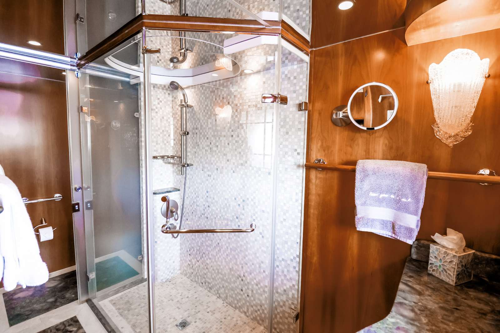 ANDIAMO Symbol 92 - master cabin bathroom