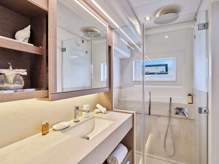 FRENCH WEST Lagoon 78 -Bathroom FRENCH WEST Lagoon 78 -Bathroom