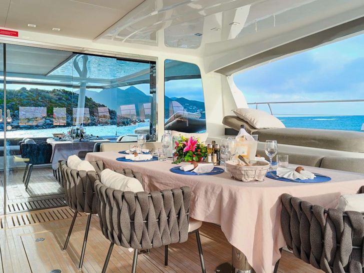 FRENCH WEST Lagoon 78 - Al Fresco Dining FRENCH WEST Lagoon 78 - Al Fresco Dining