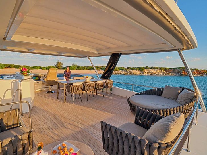 FRENCH WEST Lagoon 78 - Flybridge FRENCH WEST Lagoon 78 - Flybridge