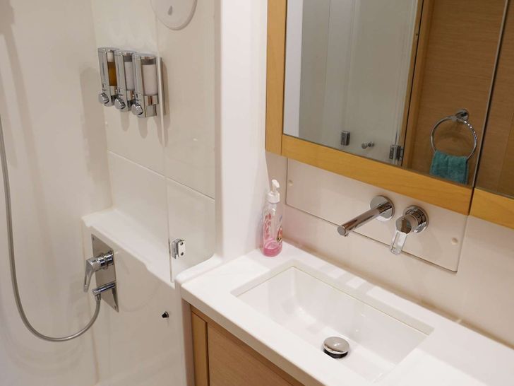 FLOATATION THERAPY - en suite bathroom FLOATATION THERAPY - en suite bathroom