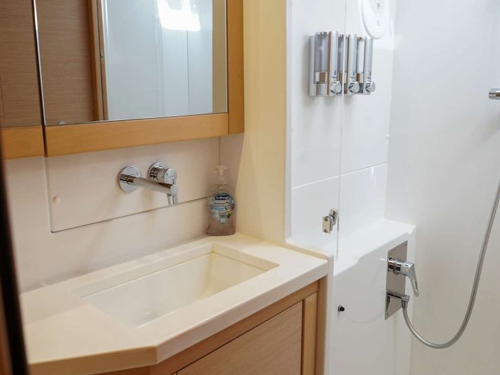 FLOATATION THERAPY - en suite bathroom FLOATATION THERAPY - en suite bathroom