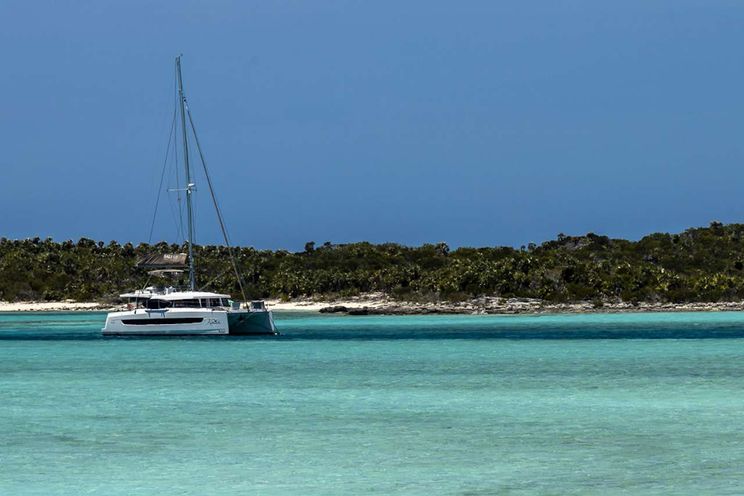 Charter Yacht KITTIWAKE - Bali 4.8 - 3 Cabins - Nassau - Exumas - Bahamas