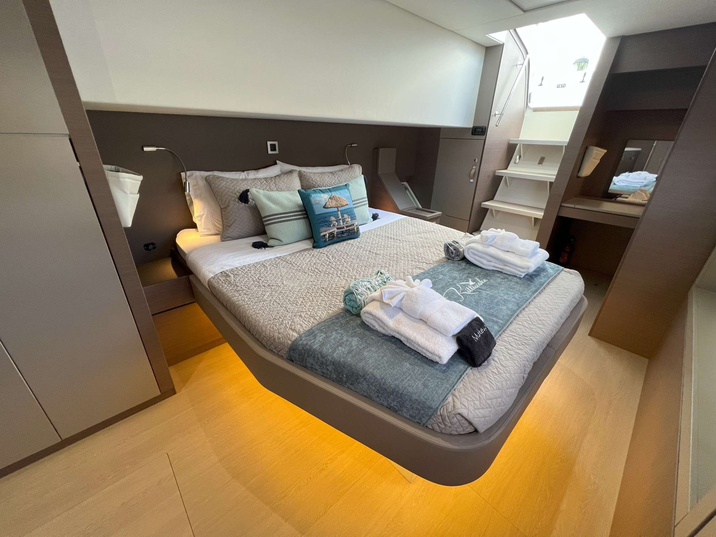 Charter Yacht KITTIWAKE - Bali 4.8 - 3 Cabins - Nassau - Exumas - Bahamas