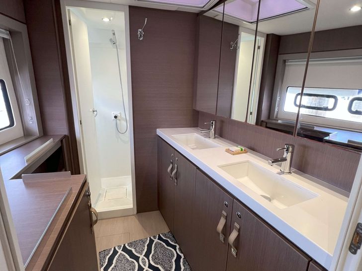 KITTIWAKE - Bali 4.8,master cabin bathroom KITTIWAKE - Bali 4.8,master cabin bathroom
