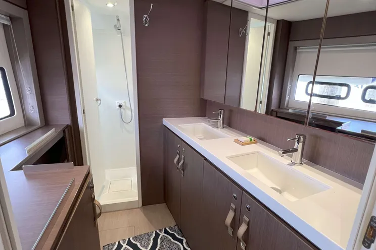 Charter Yacht KITTIWAKE - Bali 4.8 - 3 Cabins - Nassau - Exumas - Bahamas