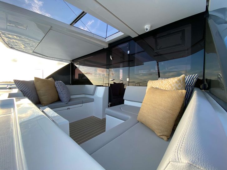 SOUTHERN CHARM -Bow Seating SOUTHERN CHARM -Bow Seating