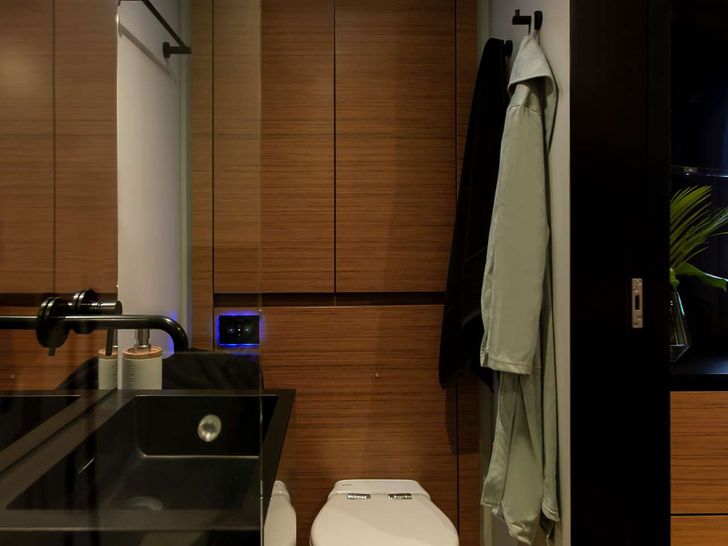 CALMA Sunreef 60 - VIP cabin 1 bathroom CALMA Sunreef 60 - VIP cabin 1 bathroom