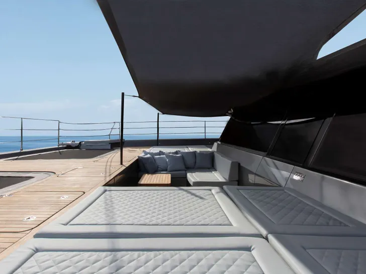 CALMA Sunreef 60 - foredeck lounge CALMA Sunreef 60 - foredeck lounge