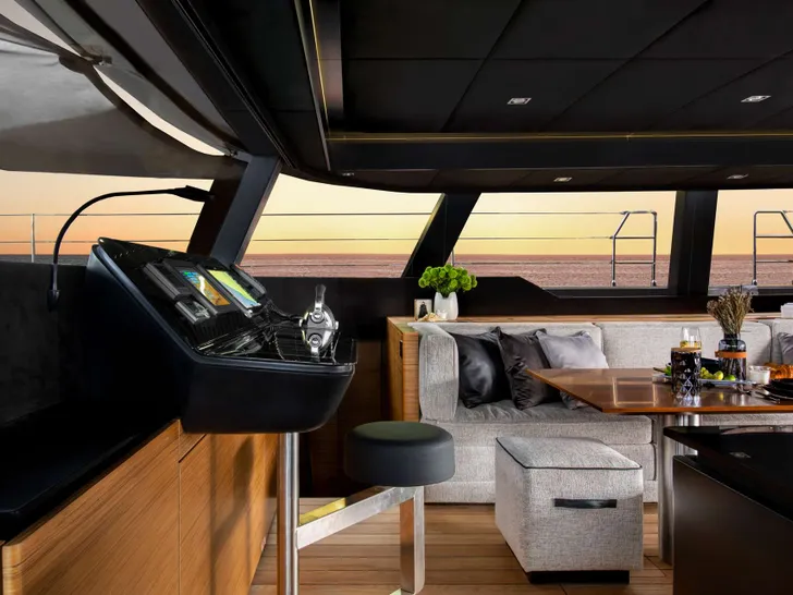 CALMA Sunreef 60 - saloon seating and cockpit CALMA Sunreef 60 - saloon seating and cockpit