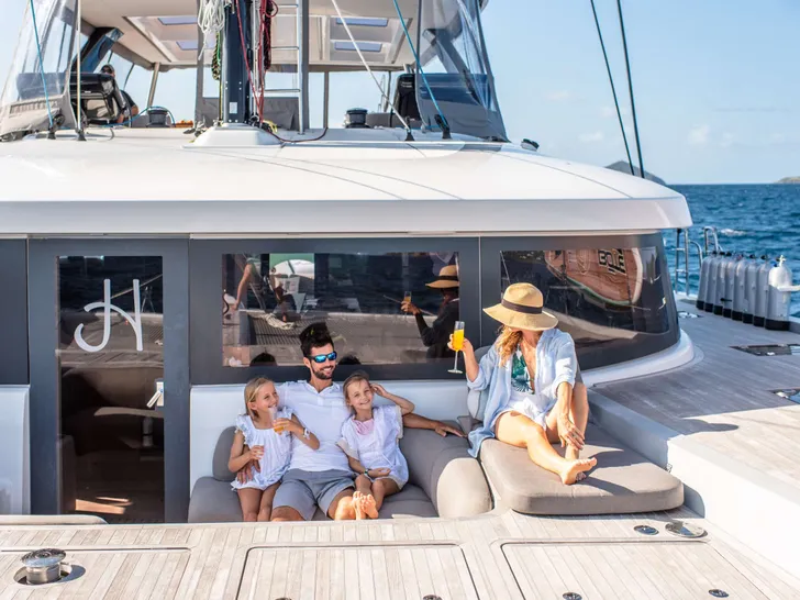 JUSTIFIED HORIZONS Lagoon 65 - foredeck JUSTIFIED HORIZONS Lagoon 65 - foredeck