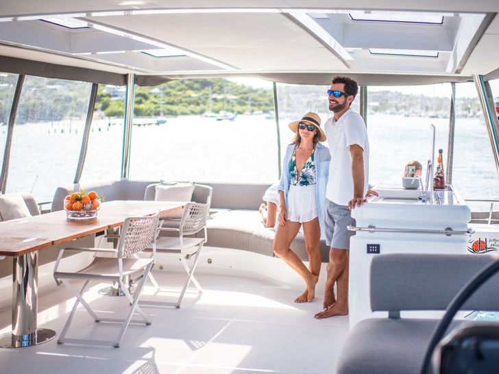 JUSTIFIED HORIZONS Lagoon 65 - flybridge JUSTIFIED HORIZONS Lagoon 65 - flybridge