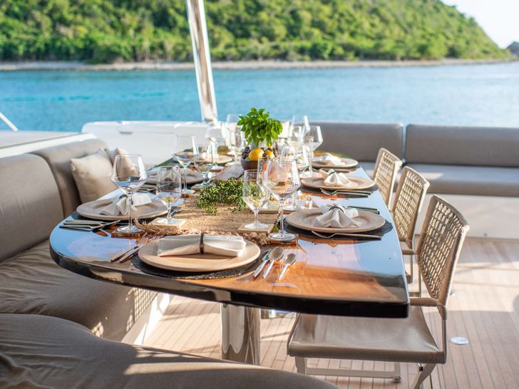 JUSTIFIED HORIZONS Lagoon 65 - aft alfresco dining area JUSTIFIED HORIZONS Lagoon 65 - aft alfresco dining area