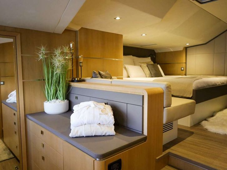 ALLURE Privilege S6 - master cabin ALLURE Privilege S6 - master cabin