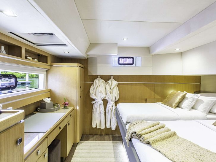 ALLURE Privilege S6 - VIP cabin ALLURE Privilege S6 - VIP cabin