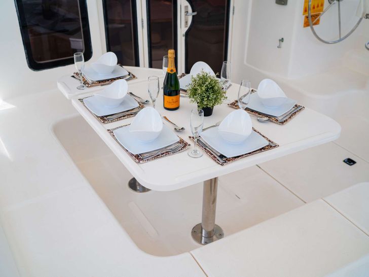 OUTBACK - Cockpit Dining OUTBACK - Cockpit Dining