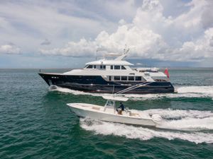 CHILDS PLAY - Burger 113 - 5 Cabins - Nassau - Staniel Cay - Exumas CHILDS PLAY - Burger 113 - 5 Cabins - Nassau - Staniel Cay - Exumas