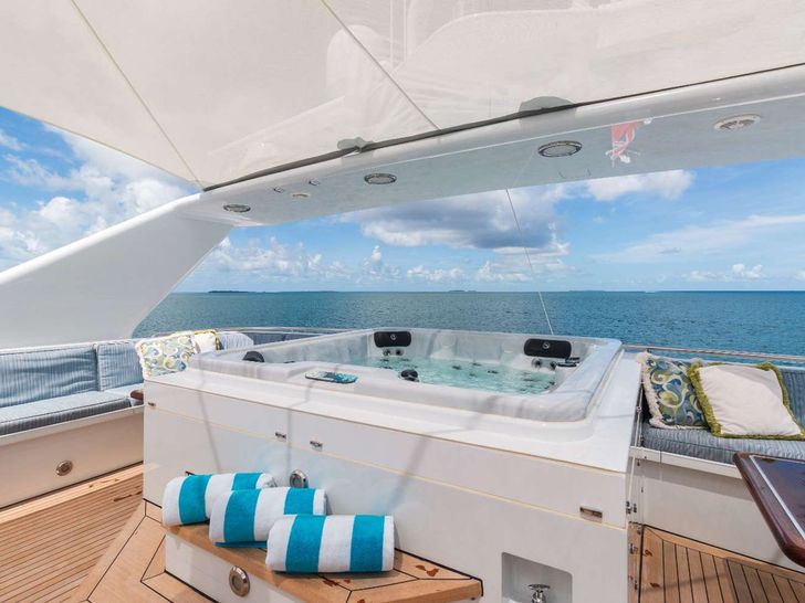 CHILDS PLAY Burger 113 Sun Deck Jacuzzi CHILDS PLAY Burger 113 Sun Deck Jacuzzi