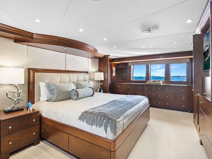 CHILDS PLAY Burger 113 Master Stateroom Cabin