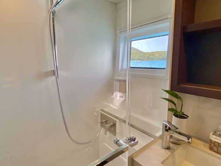 EASIR II Lagoon 46 WC EASIR II Lagoon 46 WC