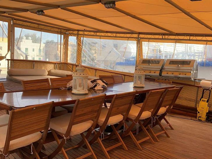 HANDE CAPO GALERA - Dining HANDE CAPO GALERA - Dining