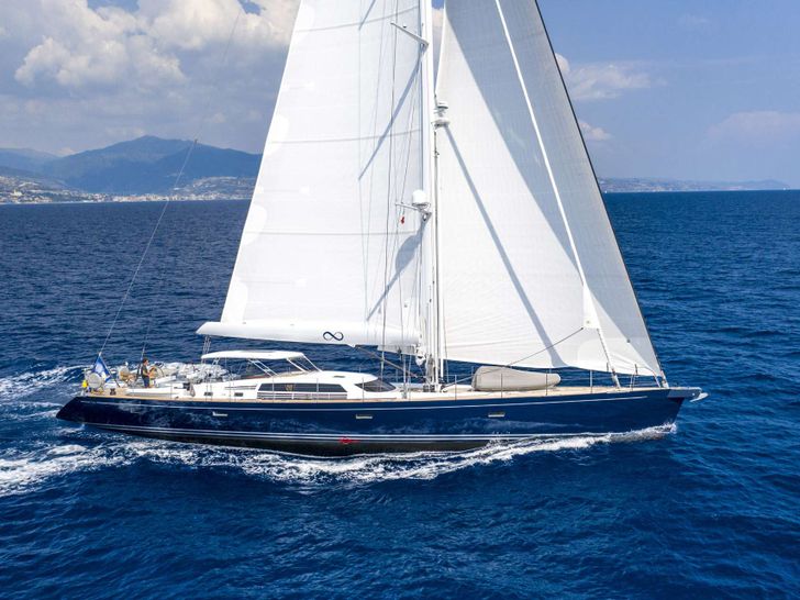 LADY 8 - Exterior LADY 8 - Exterior