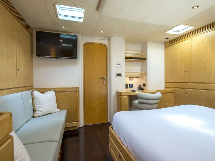 LADY 8 - Cabin LADY 8 - Cabin