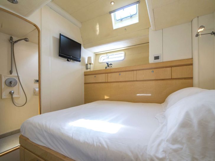 LADY 8 - Cabin LADY 8 - Cabin