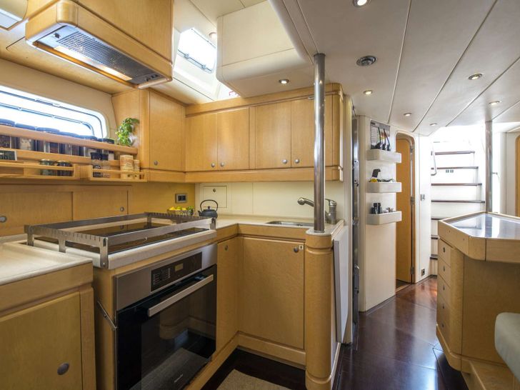 LADY 8 - Galley