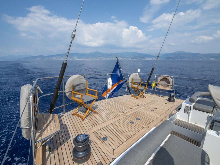 LADY 8 - Aft Deck