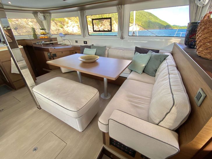 RENDEZ-VOUS Lagoon 46 Saloon