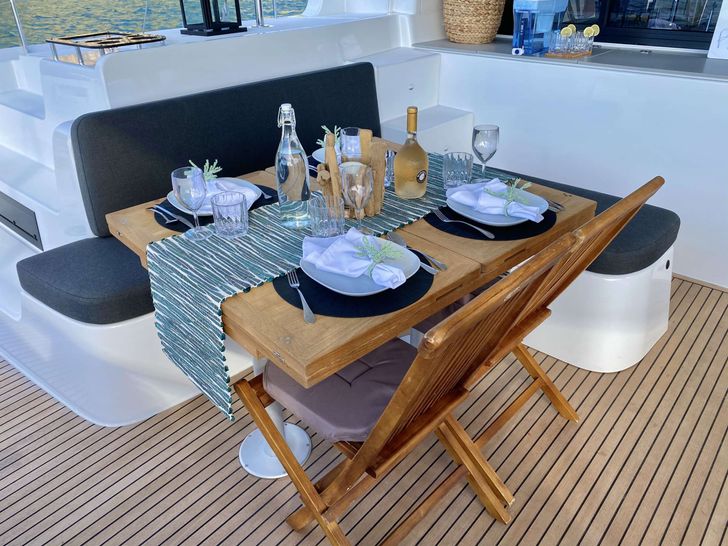 RENDEZ-VOUS Lagoon 46 Alfresco Dining RENDEZ-VOUS Lagoon 46 Alfresco Dining