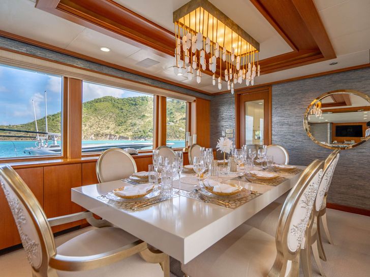 CRESCENDO IV - Delta 122 Formal Dining CRESCENDO IV - Delta 122 Formal Dining