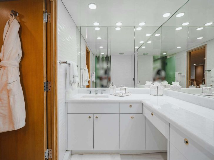 CRESCENDO IV - Delta 122 Master Ensuite CRESCENDO IV - Delta 122 Master Ensuite