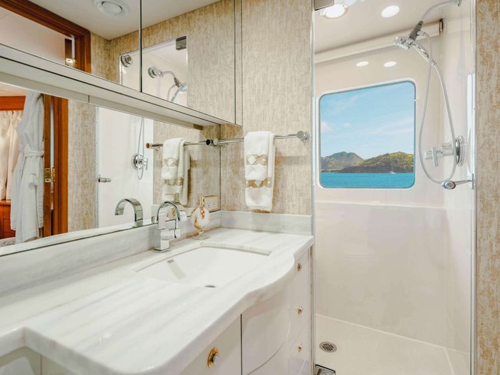 CRESCENDO IV - Delta 122 On Deck VIP Ensuite CRESCENDO IV - Delta 122 On Deck VIP Ensuite
