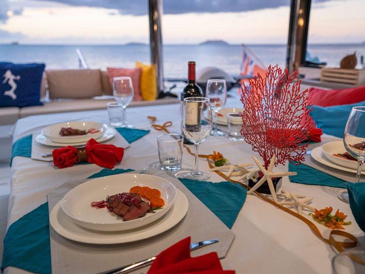 BIG NAUTI - Dining BIG NAUTI - Dining