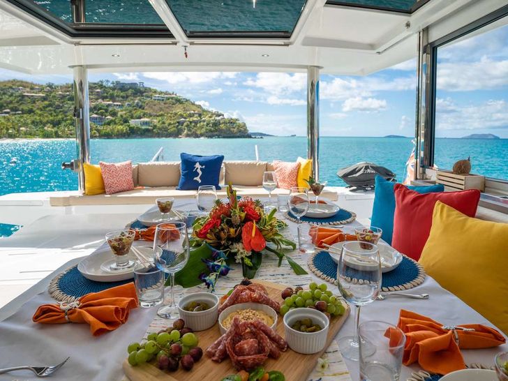BIG NAUTI - Cockpit Dining BIG NAUTI - Cockpit Dining