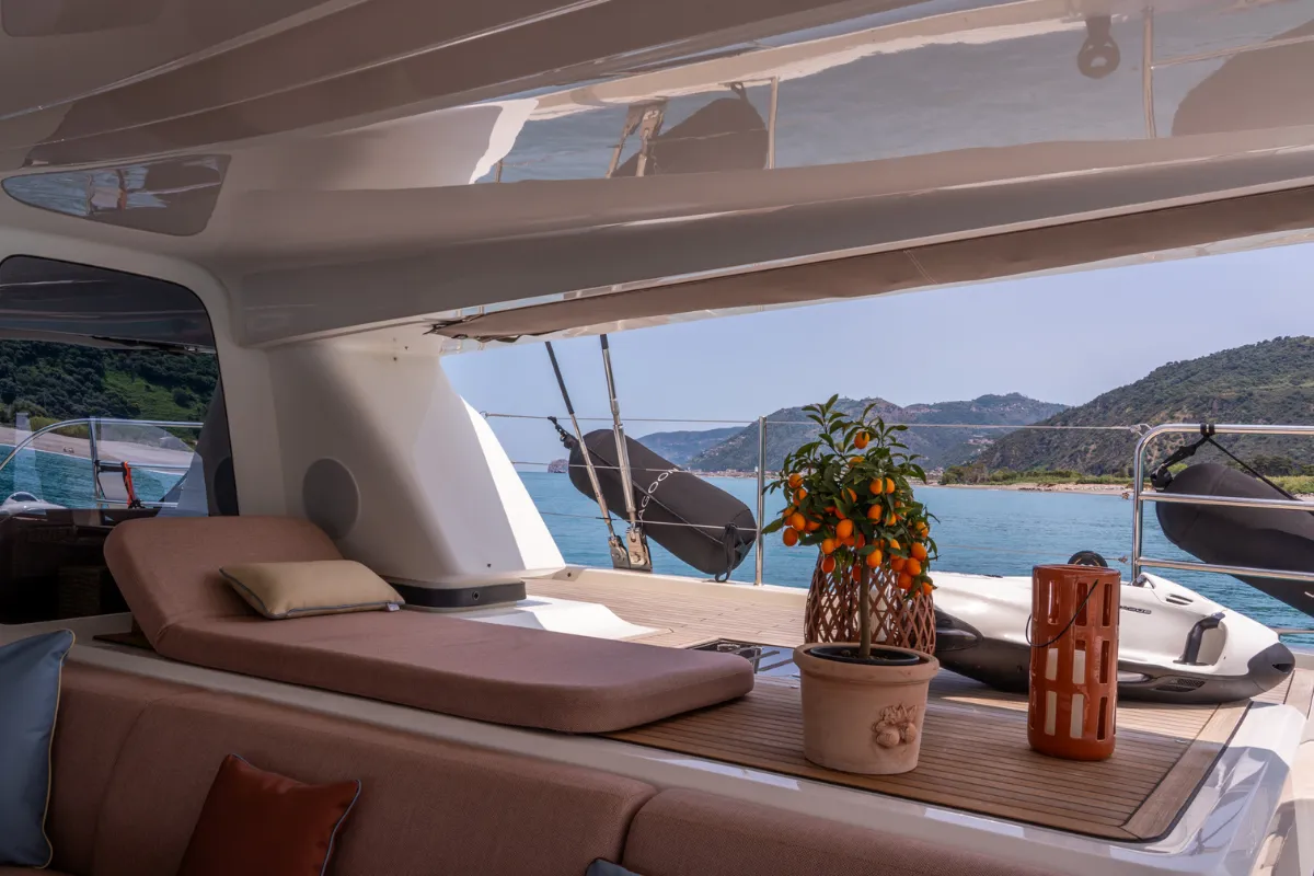 GLORIA - Main Deck aft