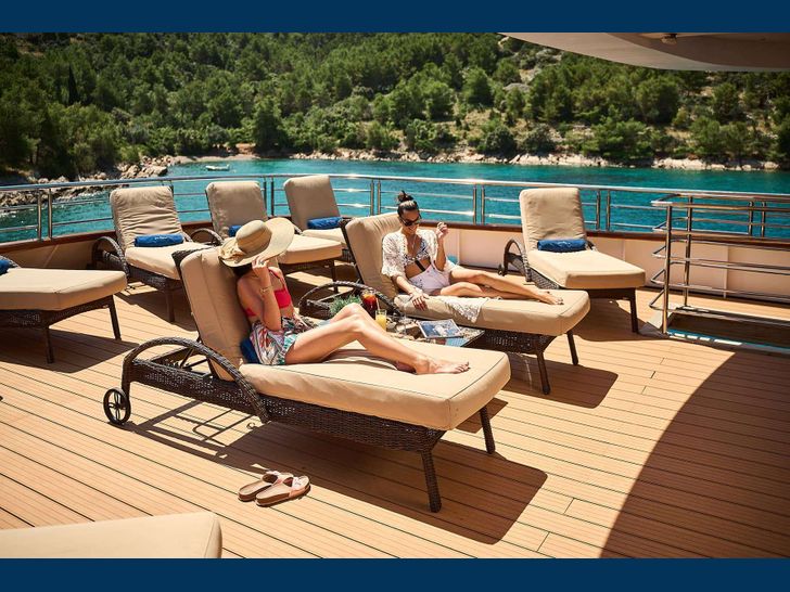 QUEEN ELEGANZA - Custom Motor Yacht 49 m,sun beds