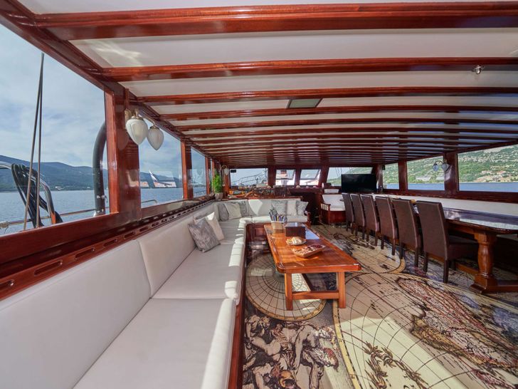 Spacious salon on Stella Maris Spacious salon on Stella Maris